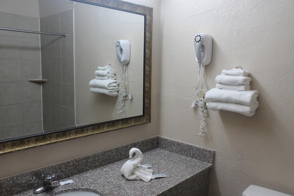Bays Inn And Suites Baytown Exterior foto